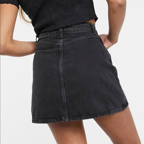 NEW Super Cute Denim Washed Out Black Short Skirt H&M with Buttons - Picture 5 of 7